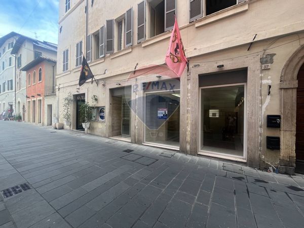 Locale Commerciale Centro Storico, Foligno, PG Affitto - Foto 3