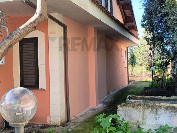 Villa singola San Pietro Clarenza, CT Vendita