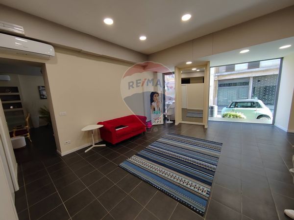 Negozio Centro storico, Parma, PR Affitto