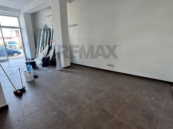 Locale Commerciale Cassino, FR Affitto