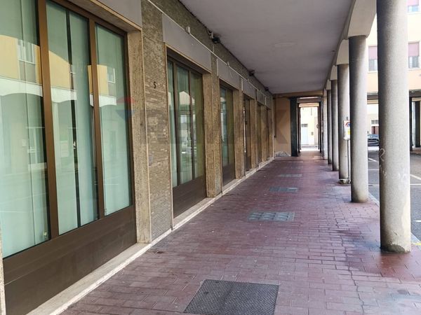 Locale Commerciale Sannazzaro de' Burgondi, PV Vendita - Foto 3