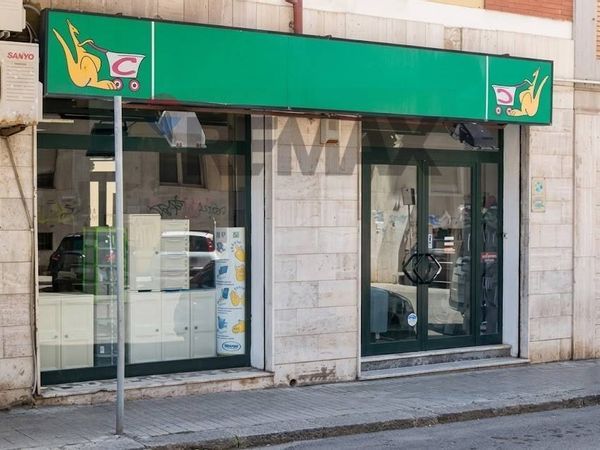 Negozio San Benedetto, Cagliari, CA Affitto