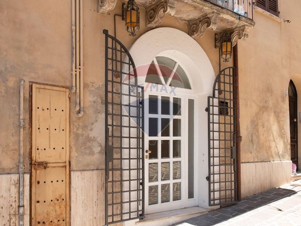 Locale Commerciale Centro storico, Chieti, CH Affitto - Foto 2