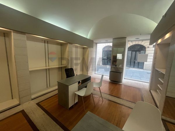 Locale Commerciale Centro Storico, Foligno, PG Affitto