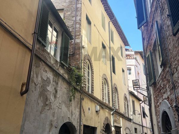 Appartamento Centro storico, Lucca, LU Vendita