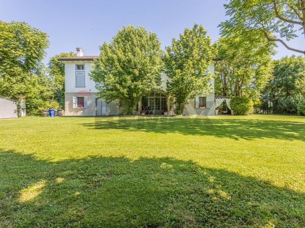 Villa singola Centro, Carpi, MO Vendita