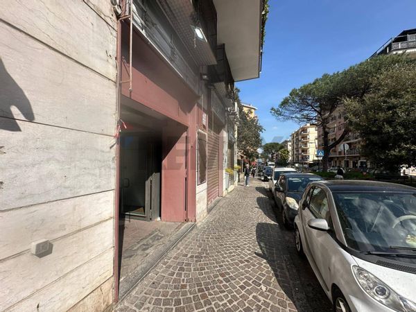 Locale Commerciale Colli Aminei, Napoli, NA Affitto - Foto 2