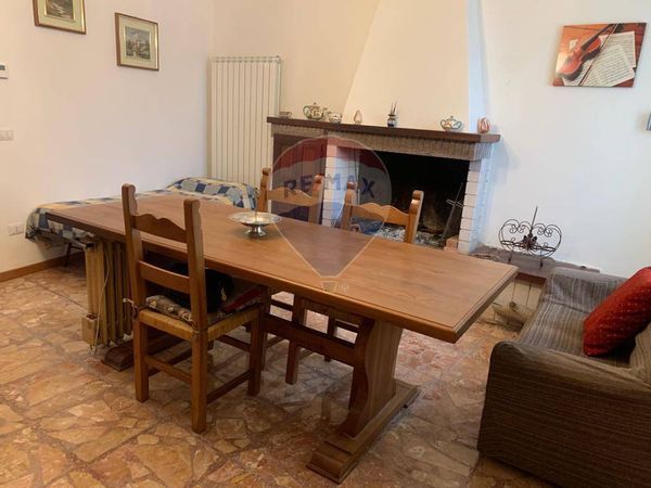 Casa Semindipendente Villamaggina, Sellano, PG Vendita