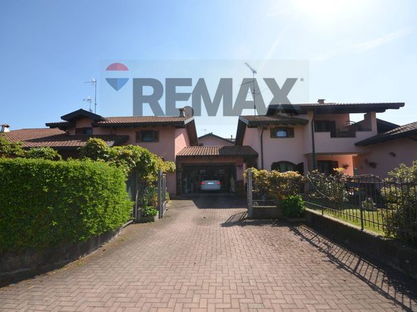 Villa a schiera Pombia, NO Vendita