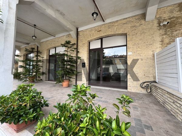 Locale Commerciale Lanciano, CH Affitto