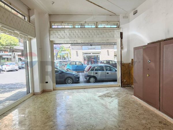 Locale Commerciale Salerno, SA Affitto - Foto 4