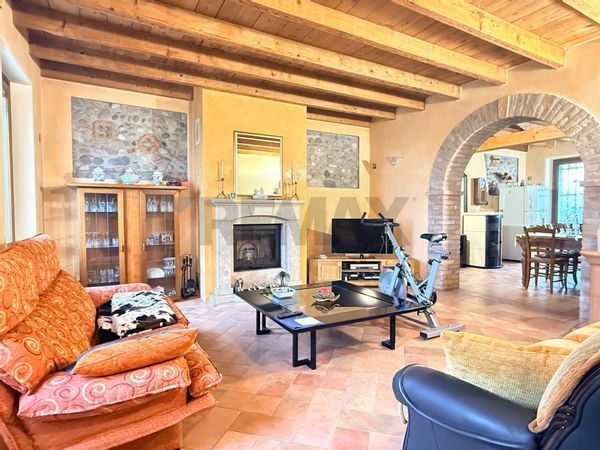 Villa singola Vasto, Goito, MN Vendita