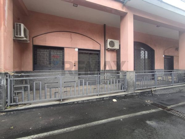 Locale Commerciale Camporotondo Etneo, CT Affitto