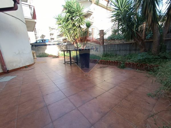 Casa Indipendente Santa Teresa di Riva, ME Vendita