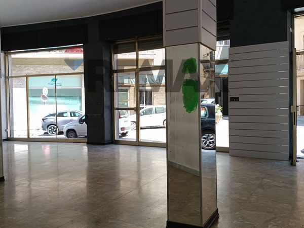 Negozio Centro storico - zona centrale, Enna, EN Affitto - Foto 2