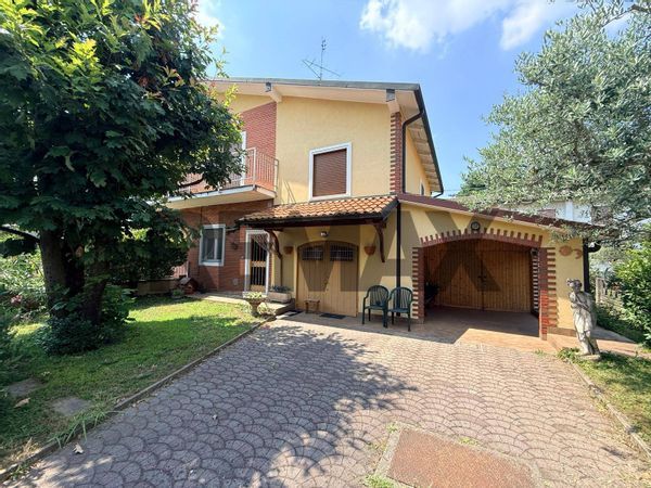 Porzione di villa Ospedale, Legnano, MI Vendita