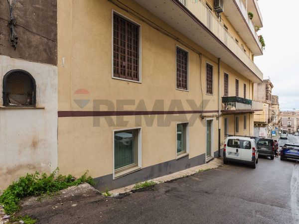 Locale Commerciale Via S. Euplio - S.M. Gesù, Catania, CT Affitto