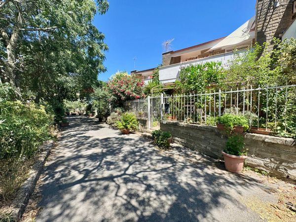 Villa a schiera Manziana, RM Vendita