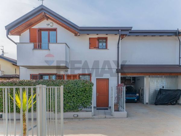 Villa a schiera Cassano Magnago, VA Vendita