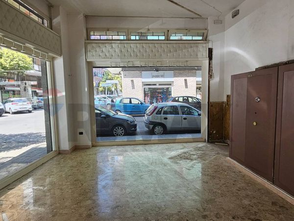 Locale Commerciale Salerno, SA Affitto - Foto 3