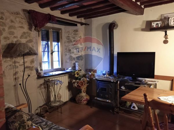 Casa Semindipendente Boveglio, Villa Basilica, LU Vendita