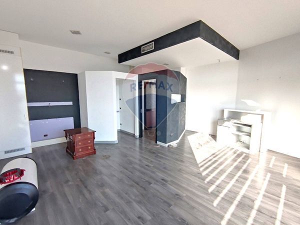 Locale Commerciale Moriago della Battaglia, TV Affitto