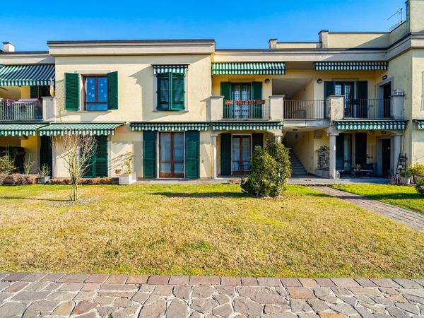 Appartamento Carugo, CO Vendita