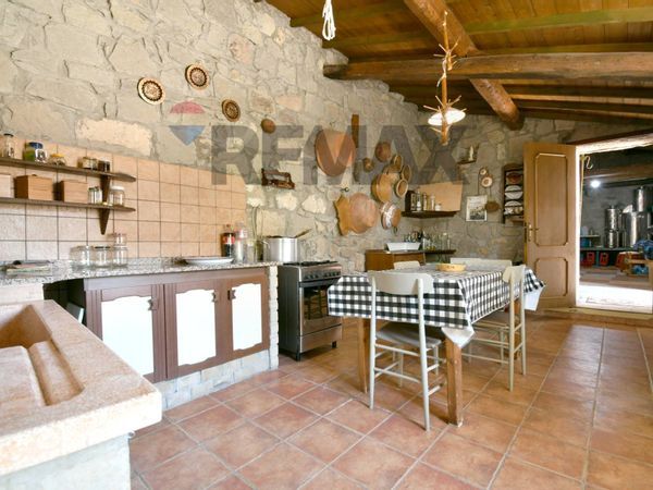 Casa Indipendente Serrenti, SU Vendita