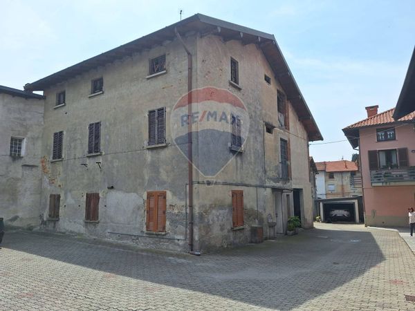 Cascina/Casale Bregnano, CO Vendita