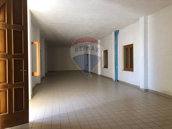 Locale Commerciale Ferrovia, Benevento, BN Affitto - Foto 3