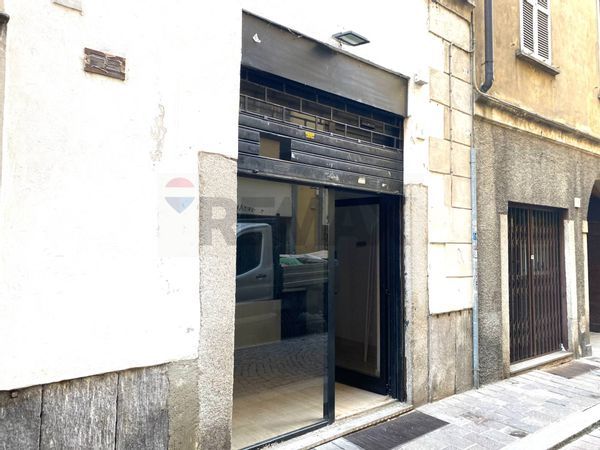 Negozio Centro Storico, Pavia, PV Affitto