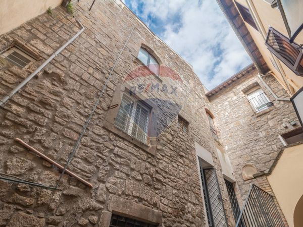 Appartamento Centro Storico, Viterbo, VT Vendita