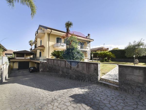 Porzione di villa Aci Sant'Antonio, CT Vendita