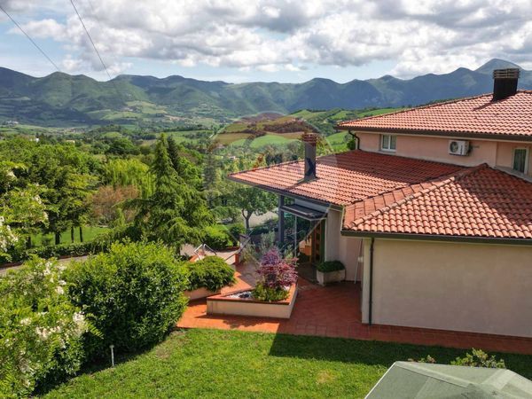 Villa singola Fabriano, AN Vendita