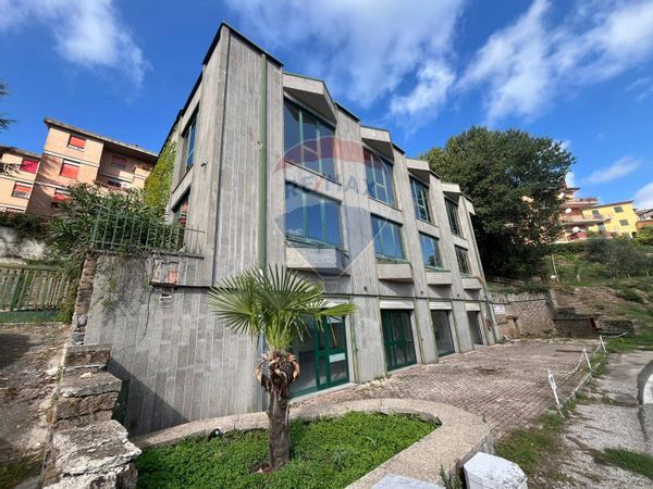 Locale Commerciale Soriano nel Cimino, VT Vendita