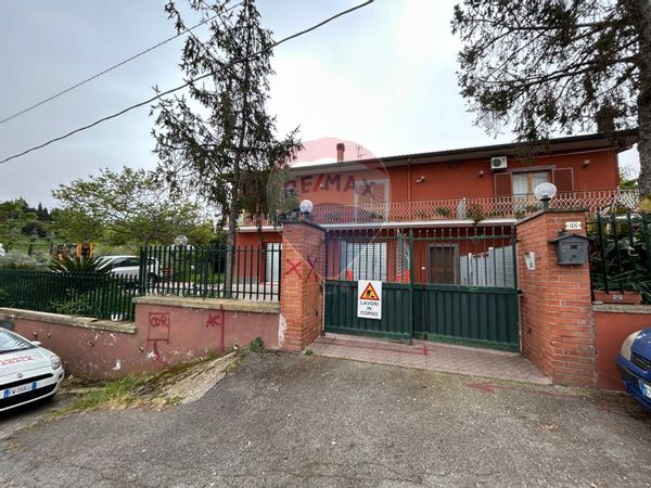 Villetta bifamiliare Frascati, RM Vendita