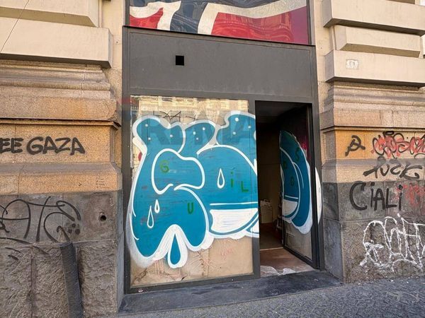 Locale Commerciale Pendino, Napoli, NA Affitto