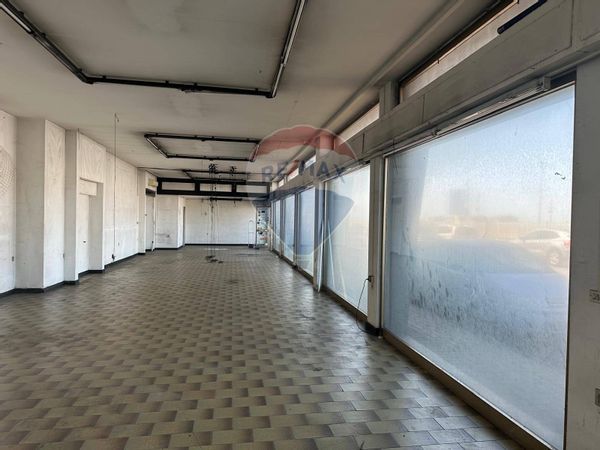 Locale Commerciale Torrette Di Ancona, Ancona, AN Affitto