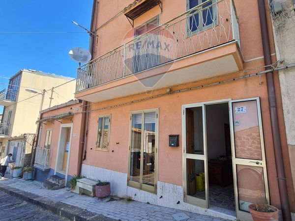 Casa Indipendente Buccheri, SR Vendita