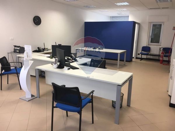 Locale Commerciale Centro storico, Matera, MT Affitto