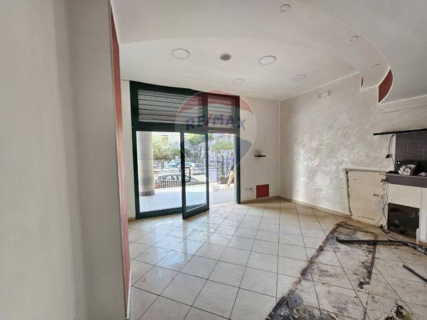 Locale Commerciale FRATTE, Salerno, SA Affitto - Foto 2