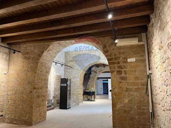 Locale Commerciale Città Vecchia, Bari, BA Affitto - Foto 3