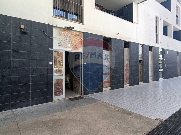 Locale Commerciale Elmas, CA Vendita