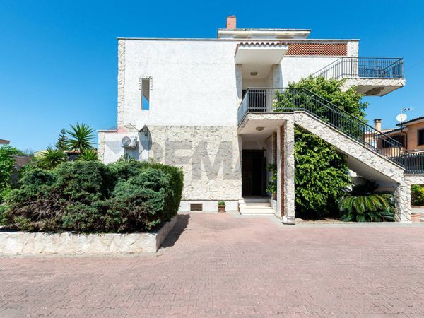 Villa singola Campo Ascolano, Pomezia, RM Vendita