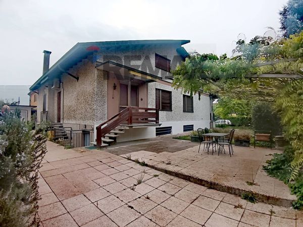 Villa singola Novara, NO Affitto