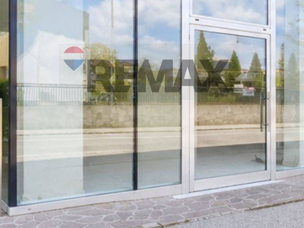 Locale Commerciale Cles, TN Affitto