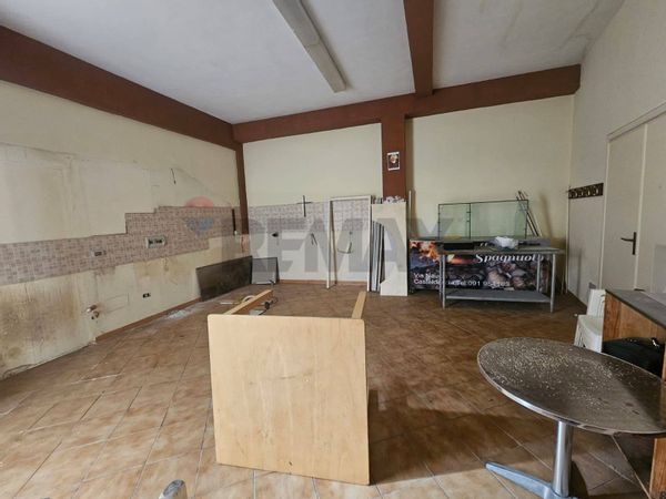 Commerciale Altro via Naurra, Casteldaccia, PA Affitto