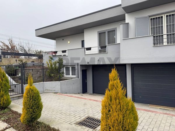 Villetta bifamiliare Trezzano Rosa, MI Vendita