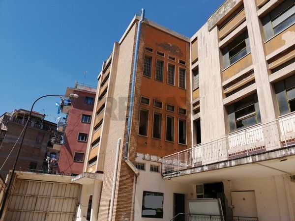 Locale Commerciale San Carlo Arena, Napoli, NA Vendita