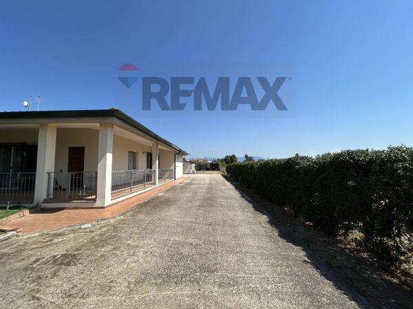 Villetta bifamiliare Velletri, RM Vendita